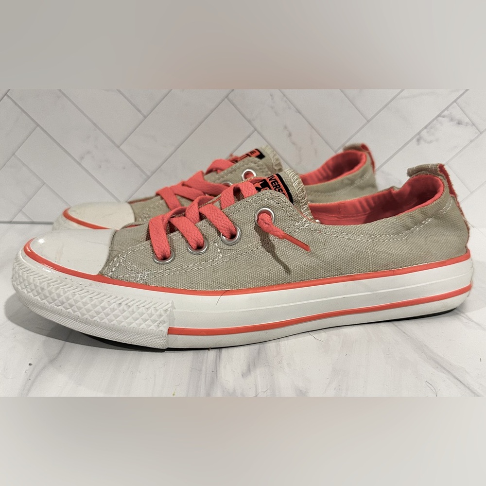 Converse

Canvas Converse with Orange Accents